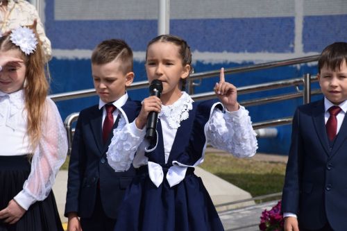 Последний звонок как начало пути: 220 выпускников Нурлатского района шагнули во взрослую жизнь