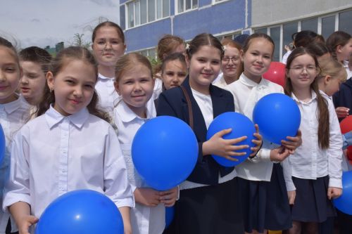 Последний звонок в «чужих» стенах, но с родным сердцем: как школа №4 города Нурлат прощалась с выпускниками