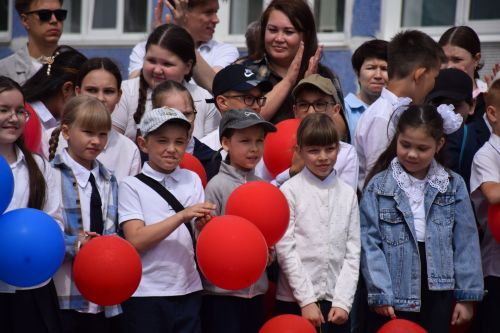 Последний звонок в «чужих» стенах, но с родным сердцем: как школа №4 города Нурлат прощалась с выпускниками