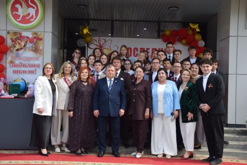 Последний звонок как начало пути: 220 выпускников Нурлатского района шагнули во взрослую жизнь
