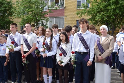 Последний звонок как начало пути: 220 выпускников Нурлатского района шагнули во взрослую жизнь