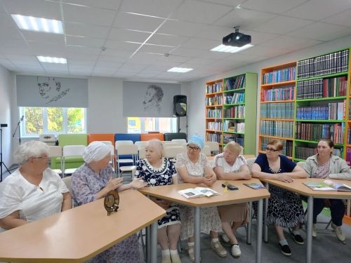 Виртуальное путешествие в Петергоф совершили участницы «Весты»