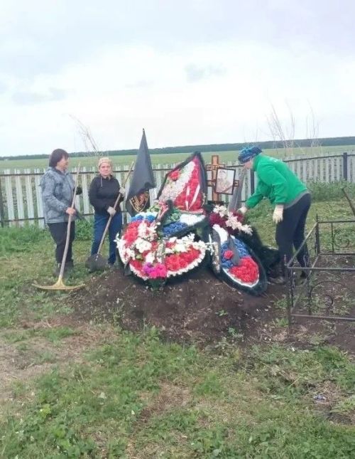Память жива: жители деревни Вишневая Поляна привели в порядок кладбище