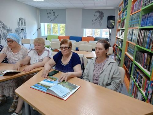 Виртуальное путешествие в Петергоф совершили участницы «Весты»