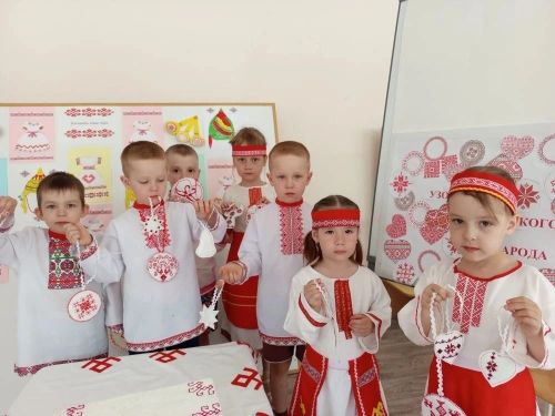 Юные нурлатцы создали «Узоры дружбы» в честь единства народов России