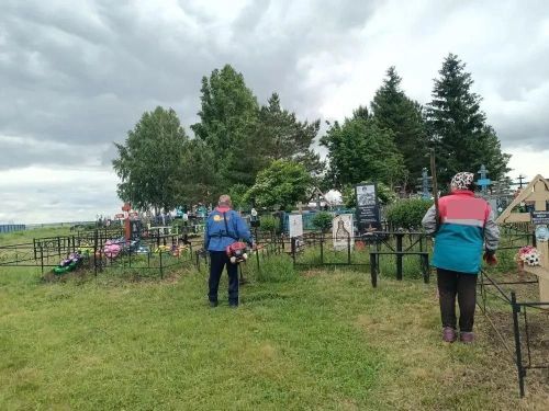 Память жива: жители деревни Вишневая Поляна привели в порядок кладбище