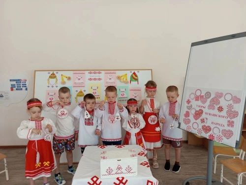 Юные нурлатцы создали «Узоры дружбы» в честь единства народов России