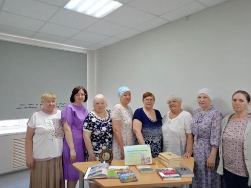 Виртуальное путешествие в Петергоф совершили участницы «Весты»