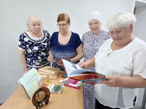 Виртуальное путешествие в Петергоф совершили участницы «Весты»