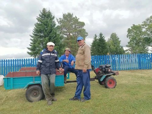 Память жива: жители деревни Вишневая Поляна привели в порядок кладбище