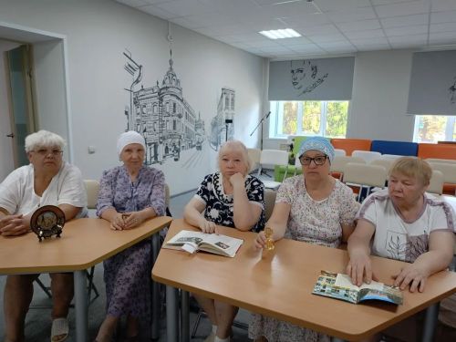 Виртуальное путешествие в Петергоф совершили участницы «Весты»