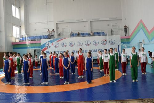 В Нурлате почтили память легендарного батыра: юбилейный турнир по борьбе на поясах собрал участников из всего Татарстана
