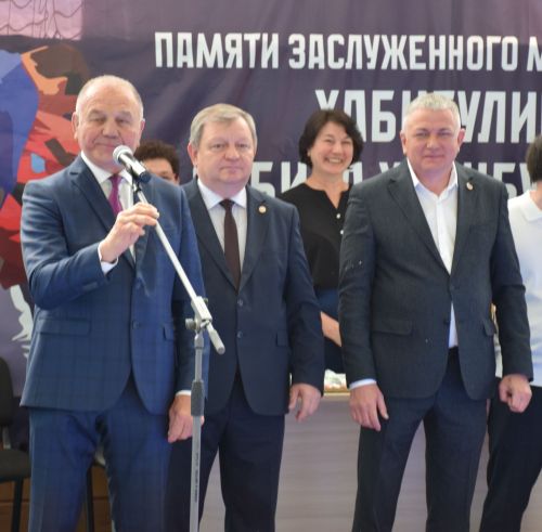 В Нурлате почтили память легендарного батыра: юбилейный турнир по борьбе на поясах собрал участников из всего Татарстана