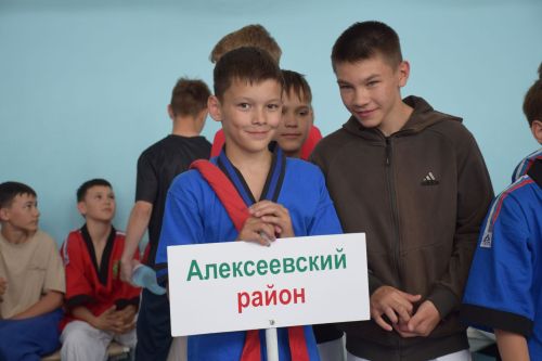 В Нурлате почтили память легендарного батыра: юбилейный турнир по борьбе на поясах собрал участников из всего Татарстана