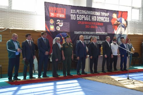 В Нурлате почтили память легендарного батыра: юбилейный турнир по борьбе на поясах собрал участников из всего Татарстана