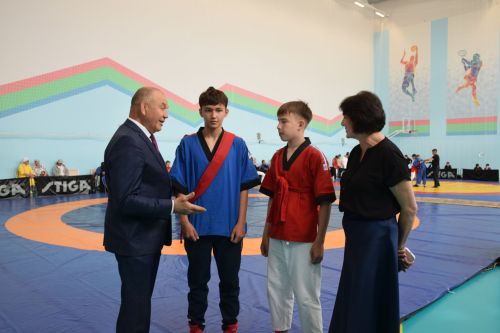 В Нурлате почтили память легендарного батыра: юбилейный турнир по борьбе на поясах собрал участников из всего Татарстана