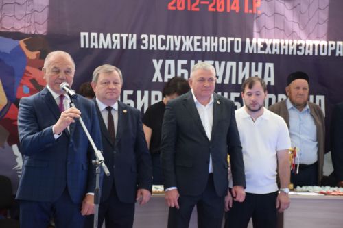 В Нурлате почтили память легендарного батыра: юбилейный турнир по борьбе на поясах собрал участников из всего Татарстана