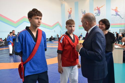 В Нурлате почтили память легендарного батыра: юбилейный турнир по борьбе на поясах собрал участников из всего Татарстана