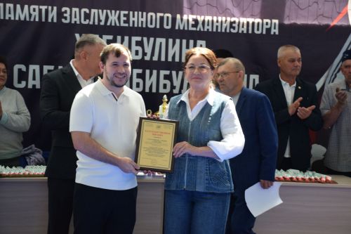 В Нурлате почтили память легендарного батыра: юбилейный турнир по борьбе на поясах собрал участников из всего Татарстана