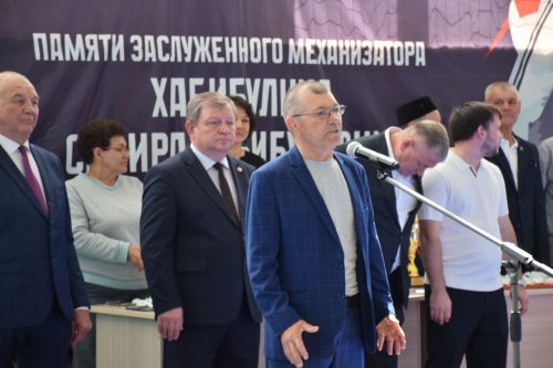 В Нурлате почтили память легендарного батыра: юбилейный турнир по борьбе на поясах собрал участников из всего Татарстана