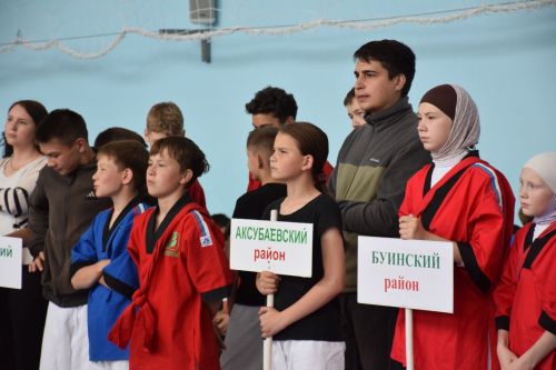 В Нурлате почтили память легендарного батыра: юбилейный турнир по борьбе на поясах собрал участников из всего Татарстана
