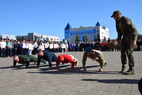 В Нурлате отжались на «Рекорд Победы»