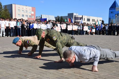 В Нурлате отжались на «Рекорд Победы»