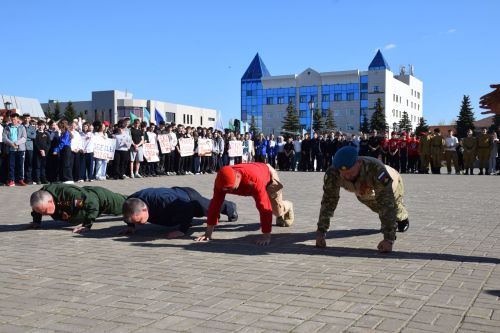 В Нурлате отжались на «Рекорд Победы»