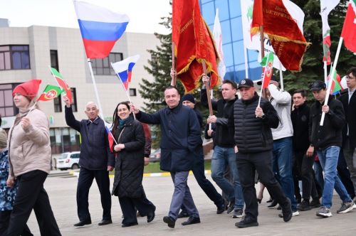 Колонна «Татнефти» прошла по улицам Нурлата в честь Первомая: единство, память и труд