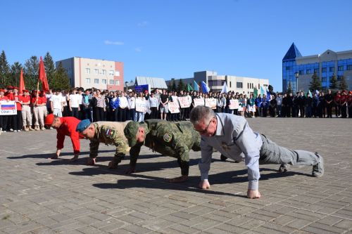 В Нурлате отжались на «Рекорд Победы»