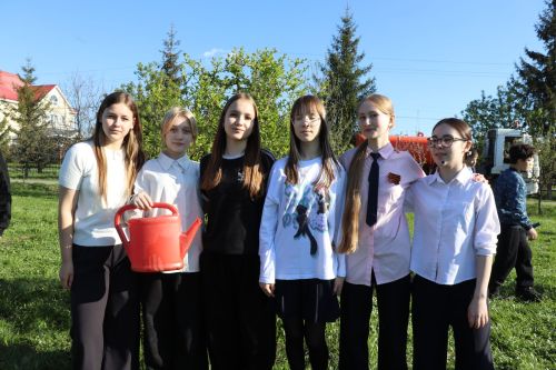 В Нурлате заложили аллею «7Я»: живой символ единства поколений