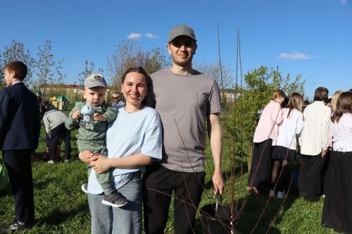 В Нурлате заложили аллею «7Я»: живой символ единства поколений
