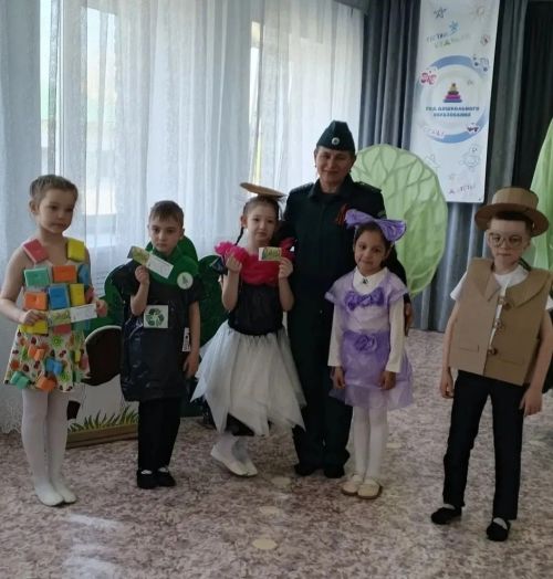 Костюмы из отходов и зеленые галстуки: в Нурлате малышей посвятили в «Эколята»