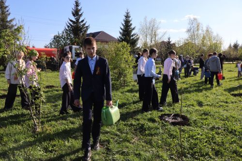 В Нурлате заложили аллею «7Я»: живой символ единства поколений