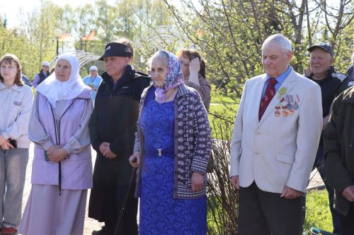 В Нурлате заложили аллею «7Я»: живой символ единства поколений