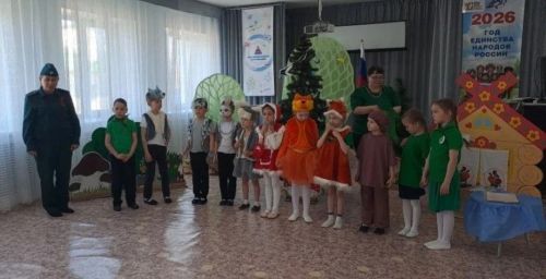 Костюмы из отходов и зеленые галстуки: в Нурлате малышей посвятили в «Эколята»