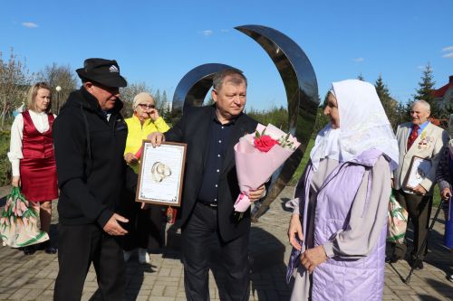 В Нурлате заложили аллею «7Я»: живой символ единства поколений