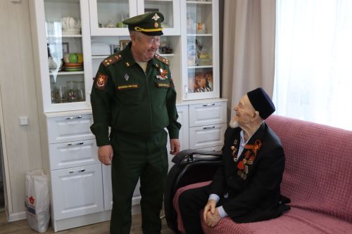 Сквозь огонь и время: нурлатцы поздравили 101-летнего ветерана Каима Самигулловича Самигуллина с Днем Победы
