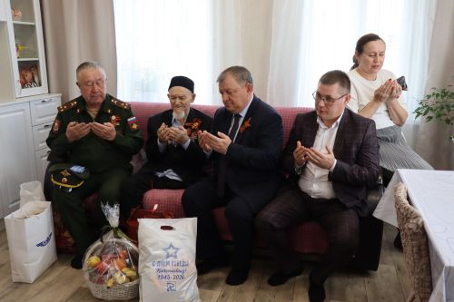 Сквозь огонь и время: нурлатцы поздравили 101-летнего ветерана Каима Самигулловича Самигуллина с Днем Победы