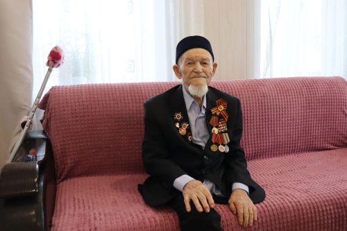 Сквозь огонь и время: нурлатцы поздравили 101-летнего ветерана Каима Самигулловича Самигуллина с Днем Победы