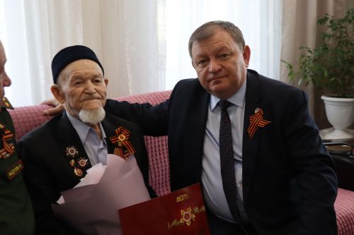 Сквозь огонь и время: нурлатцы поздравили 101-летнего ветерана Каима Самигулловича Самигуллина с Днем Победы