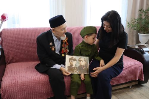 Сквозь огонь и время: нурлатцы поздравили 101-летнего ветерана Каима Самигулловича Самигуллина с Днем Победы