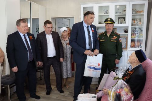Сквозь огонь и время: нурлатцы поздравили 101-летнего ветерана Каима Самигулловича Самигуллина с Днем Победы