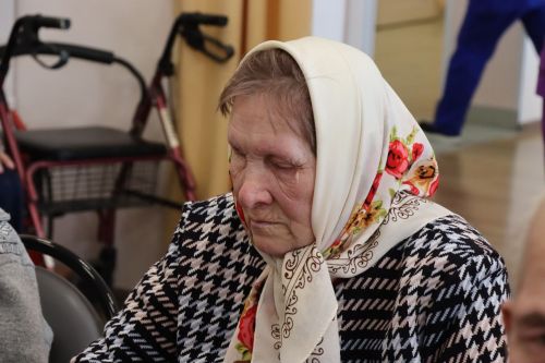Дамир Ишкинеев поздравил подопечных Нурлатского дома-интерната с Днем Победы