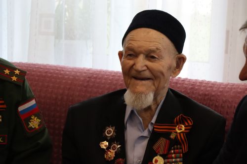 Сквозь огонь и время: нурлатцы поздравили 101-летнего ветерана Каима Самигулловича Самигуллина с Днем Победы