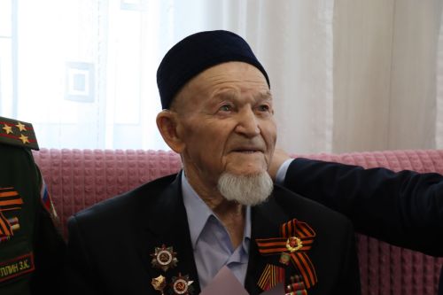 Сквозь огонь и время: нурлатцы поздравили 101-летнего ветерана Каима Самигулловича Самигуллина с Днем Победы