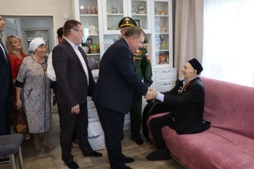 Сквозь огонь и время: нурлатцы поздравили 101-летнего ветерана Каима Самигулловича Самигуллина с Днем Победы