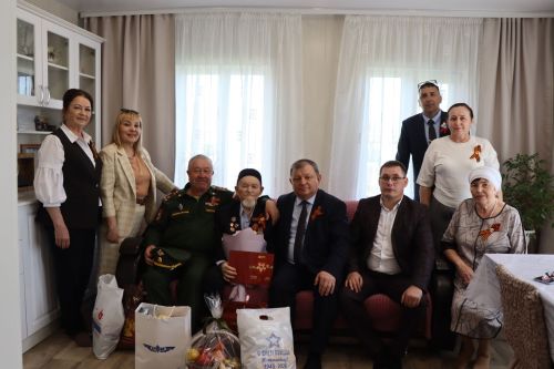 Сквозь огонь и время: нурлатцы поздравили 101-летнего ветерана Каима Самигулловича Самигуллина с Днем Победы
