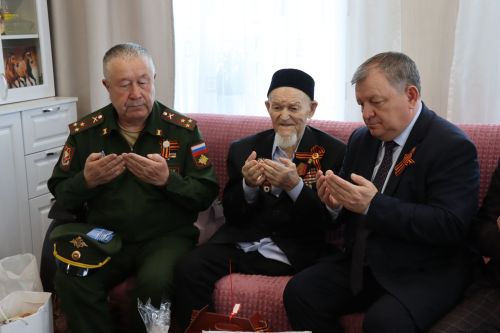 Сквозь огонь и время: нурлатцы поздравили 101-летнего ветерана Каима Самигулловича Самигуллина с Днем Победы