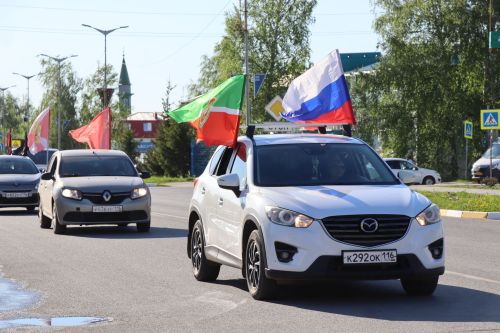 Нурлатцы провели автопробег в честь 81-й годовщины Великой Победы